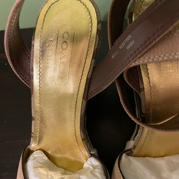 Pristine condition. Coach Kallista Tan Signature Multi-patch Wedge Women’s 7.5 - Picture 12 of 15